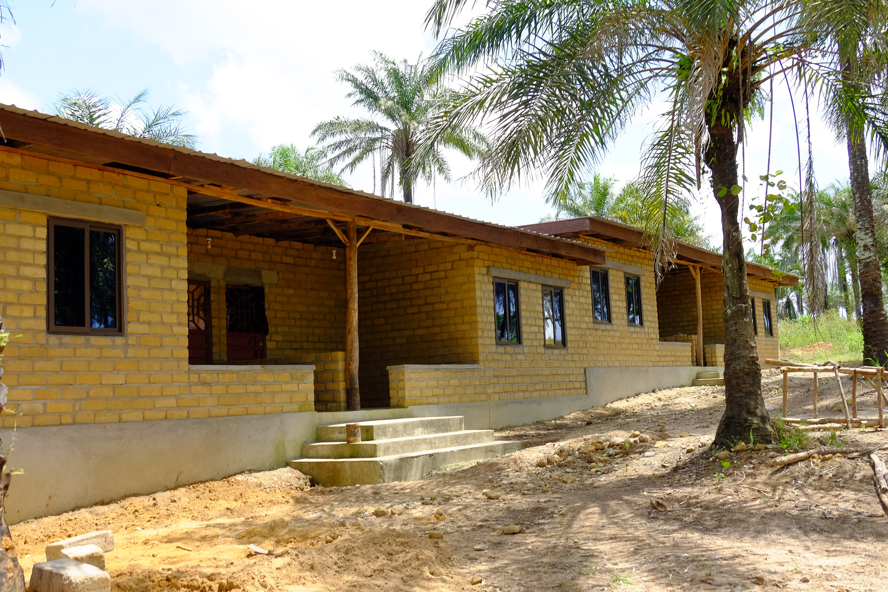 Housing Home Leone — Home Leone